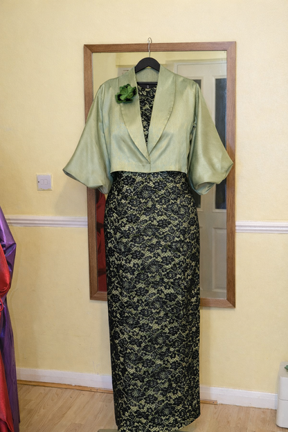 Vintage style wedding guest dress
Elegant maxi dress for wedding